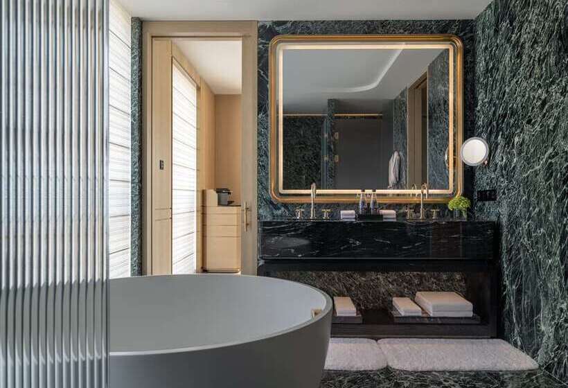 اتاق اجرایی با تخت بزرگ, Hilton Cambridge City Centre