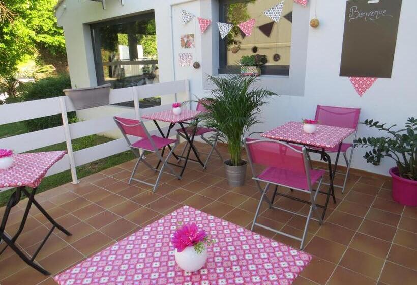 Номер Стандарт Трехместный, Hôtel Kyriad Cap Sud
