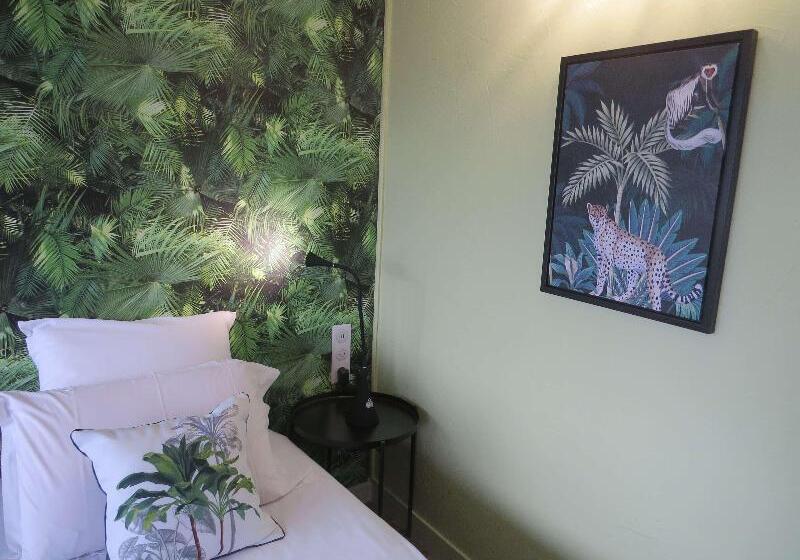 Номер Стандарт Трехместный, Hôtel Kyriad Cap Sud