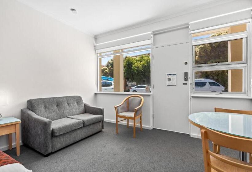 استودیوی استاندارد, Taft Apartments