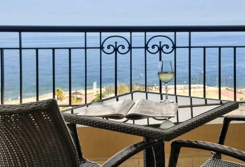 اتاق خانوادگی, Corinthia St George S Bay