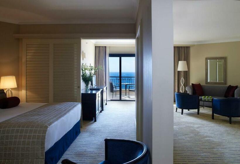 سوییت جونیور با چشم‌انداز دریا, Corinthia St George S Bay