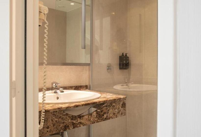 اتاق استاندارد, Latroupe Grand Place Hostel