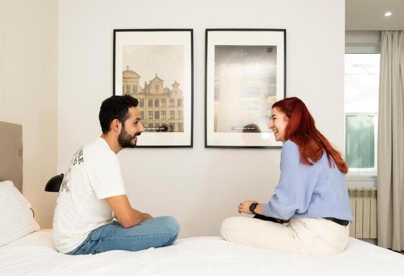 اتاق استاندارد, Latroupe Grand Place Hostel