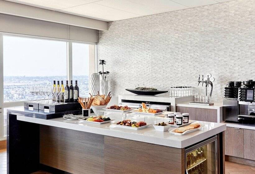 俱乐部房间, Los Angeles Airport Marriott