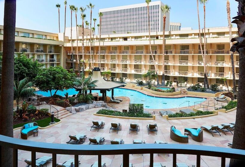 带2个双人床的标准工作室, Los Angeles Airport Marriott