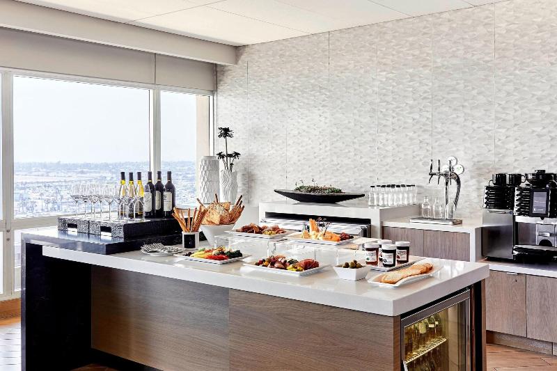 俱乐部房间, Los Angeles Airport Marriott