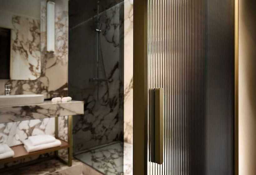 اتاق لوکس با تراس, Sheraton Lake Como