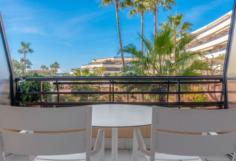 Номер Премиум Вид на Сад, Holiday Inn Nice   Port St Laurent, An Ihg