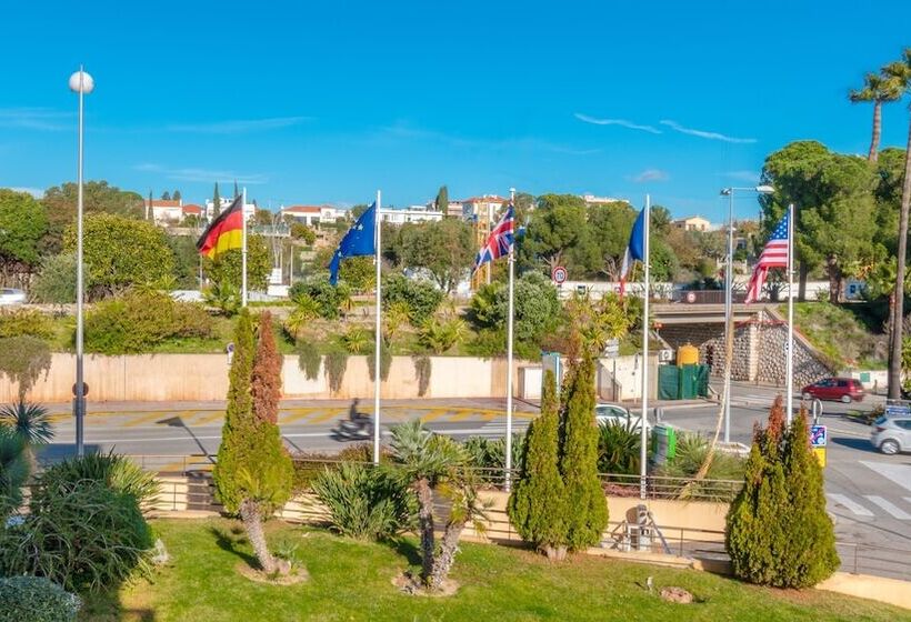 Номер Стандарт Двуспальная Кровать Адаптированный для Инвалидов, Holiday Inn Nice   Port St Laurent, An Ihg