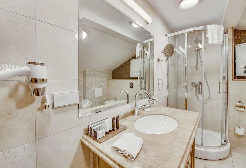 Suite, Metropole Hotel By Semarah