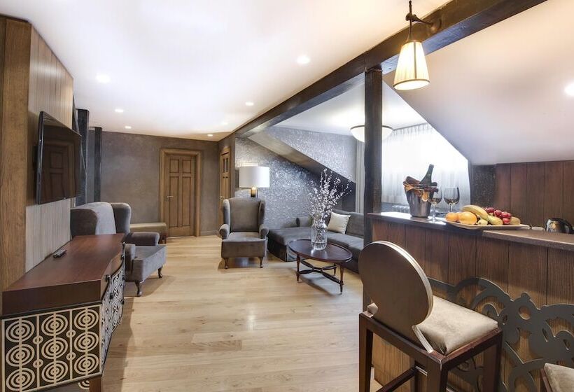 Suite, Metropole Hotel By Semarah