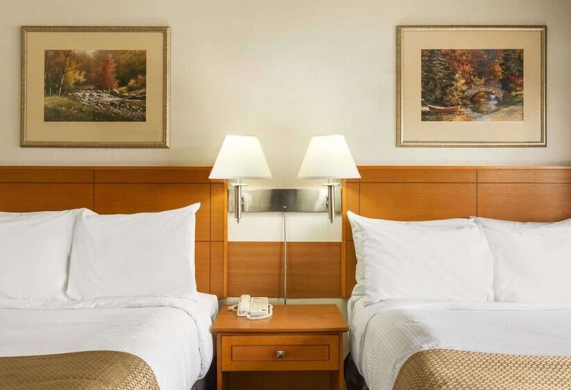 ２ダブルベッドのスタンダードルーム, Travelodge By Wyndham Edmonton East