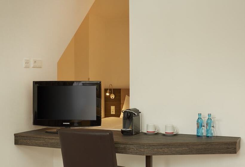 Номер Комфорт Индивидуальный, H+ Hotel Nürnberg