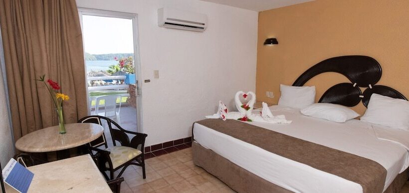 オーシャンビュースタンダードルーム, Qualton Club Ixtapa All Inclusive