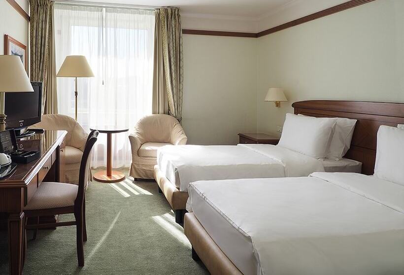 اتاق استاندارد با چشم‌انداز رودخانه, Radisson Slavyanskaya Hotel And Business Centre, Moscow
