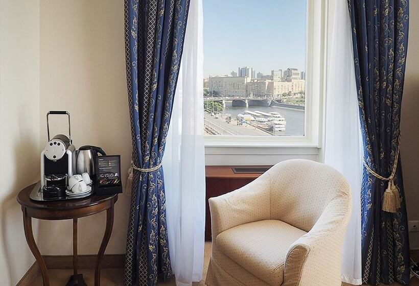 اتاق سوپریور با چشم‌انداز رودخانه, Radisson Slavyanskaya Hotel And Business Centre, Moscow
