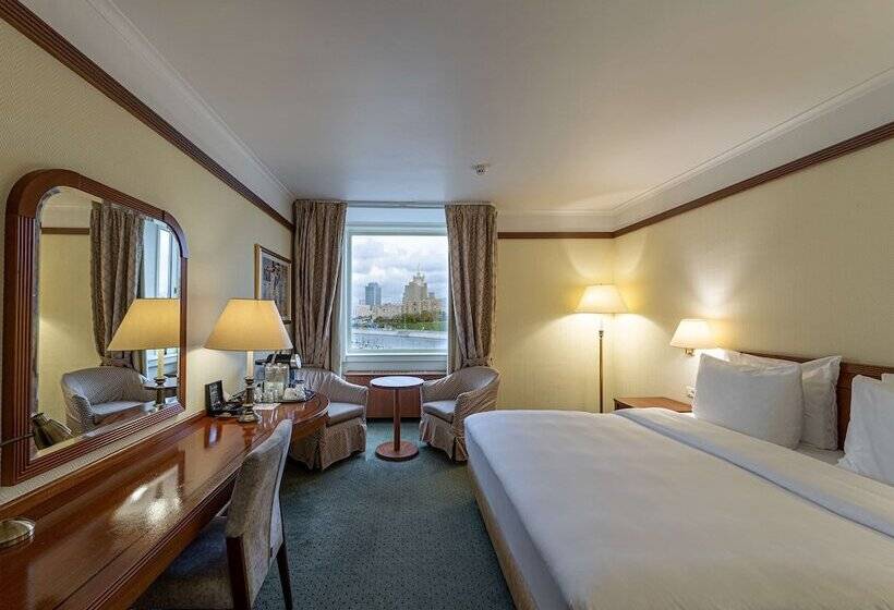 اتاق سوپریور با چشم‌انداز رودخانه, Radisson Slavyanskaya Hotel And Business Centre, Moscow