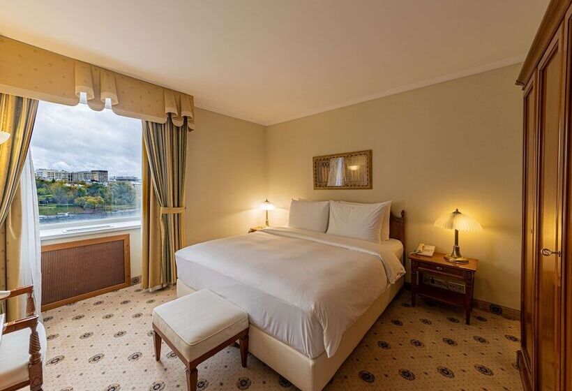 سوییت اجرایی, Radisson Slavyanskaya Hotel And Business Centre, Moscow