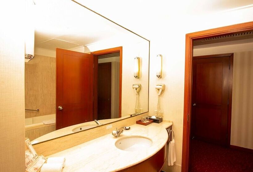 エクゼクティブスイート, Redtop Hotel & Convention Center