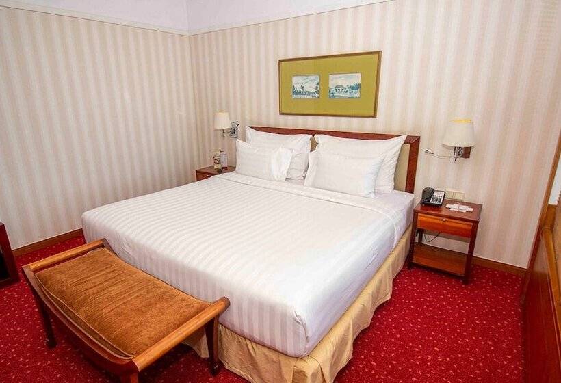 Люкс Клуб, Redtop Hotel & Convention Center