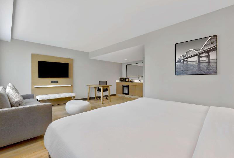 اتاق استاندارد با تخت بزرگ, Doubletree By Hilton Davenport