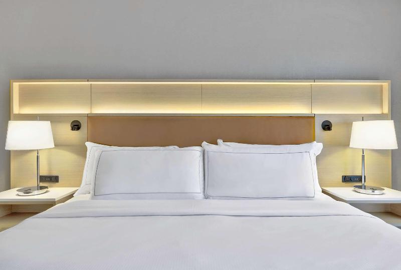 اتاق استاندارد با تخت بزرگ برای معلولان, Doubletree By Hilton Davenport