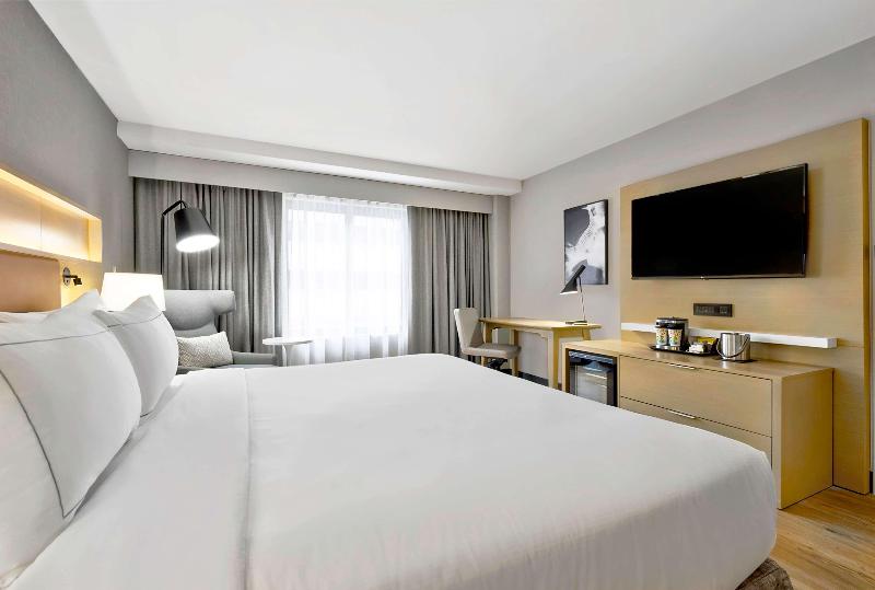 اتاق استاندارد با تخت بزرگ برای معلولان, Doubletree By Hilton Davenport