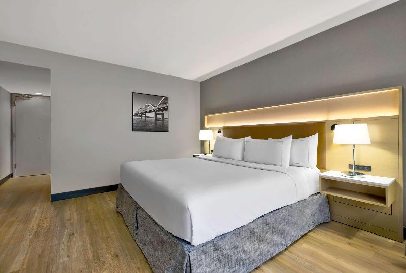 اتاق استاندارد با تخت بزرگ برای معلولان, Doubletree By Hilton Davenport