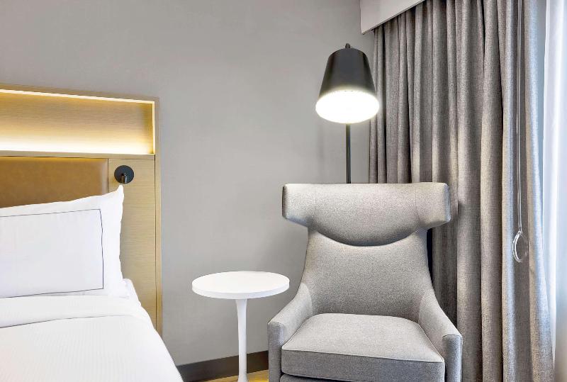 اتاق استاندارد با تخت بزرگ برای معلولان, Doubletree By Hilton Davenport