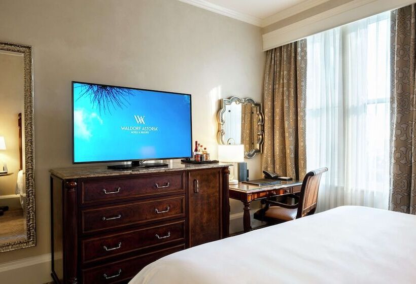 Quarto Deluxe, The Roosevelt New Orleans  A Waldorf Astoria