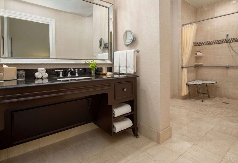 quarto Deluxe Adaptado para Deficientes Físicos, The Roosevelt New Orleans  A Waldorf Astoria