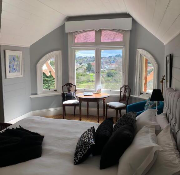 스위트 킹사이즈 침대, Arcoona Manor