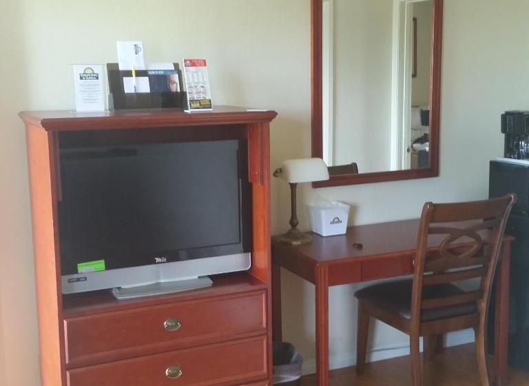 Люкс Deluxe Кровать Кинг, Days Inn By Wyndham Orange Anaheim