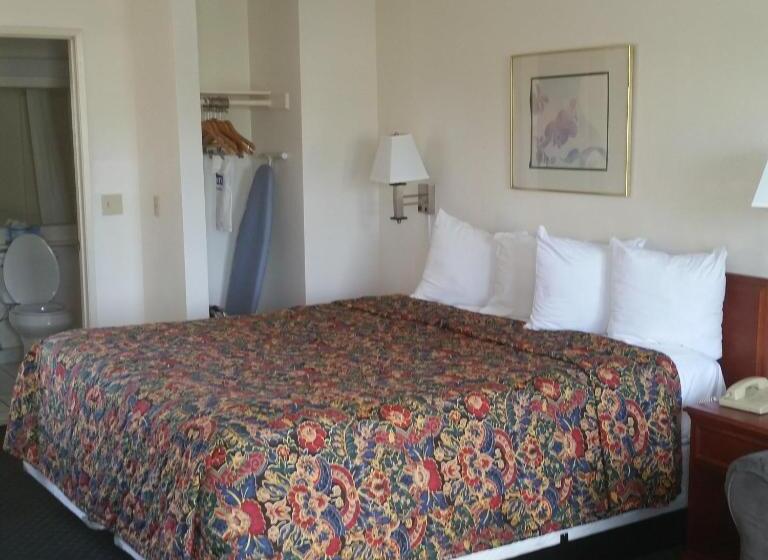Люкс Кровать Кинг, Days Inn By Wyndham Orange Anaheim