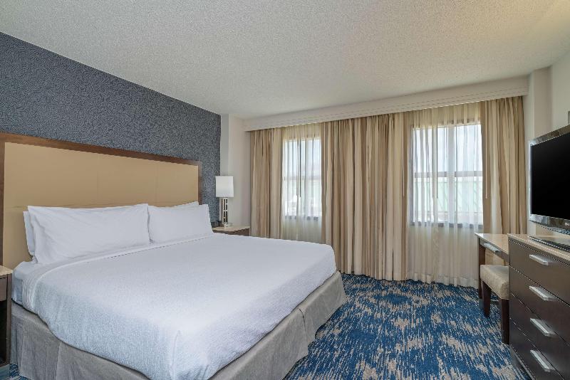 带大床的套房, Embassy Suites By Hilton Alexandria Old Town