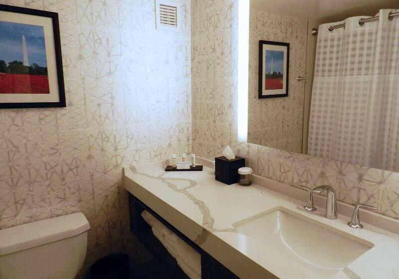 带阳台套房, Embassy Suites By Hilton Alexandria Old Town