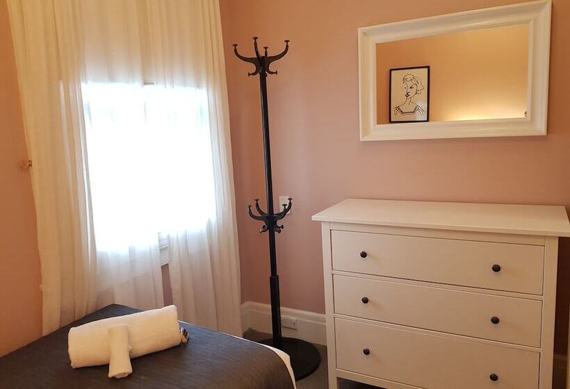 패밀리 룸, The Hughenden Boutique