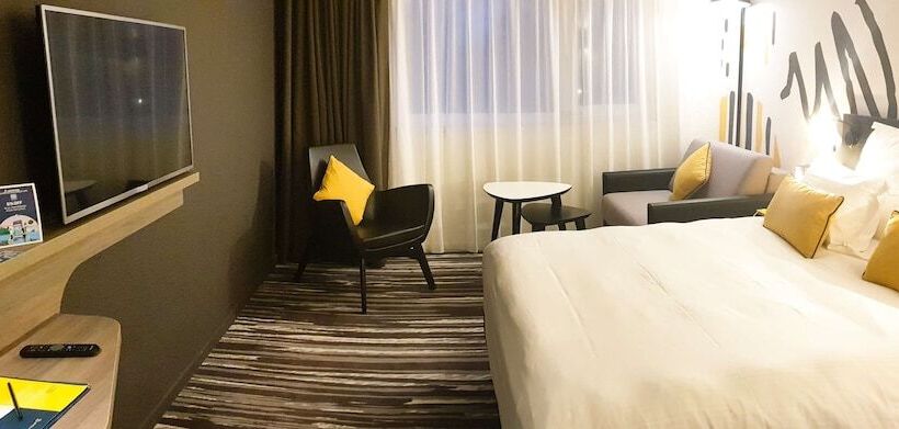 اتاق اجرایی, Golden Tulip Roissy Saint Witz