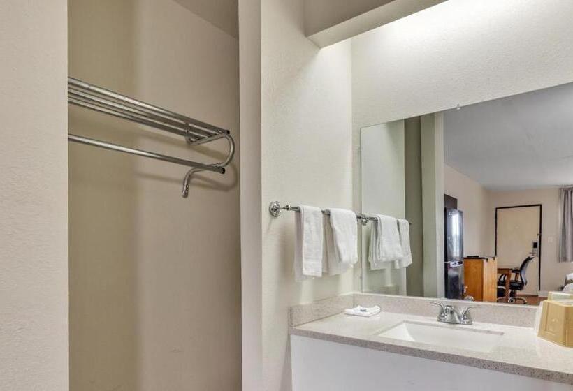 Номер Стандарт, Studios And Suites 4 Less Emporia