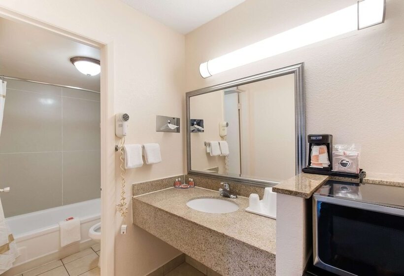 Номер Стандарт 2 Двуспальные Кровати, Econo Lodge North Washington