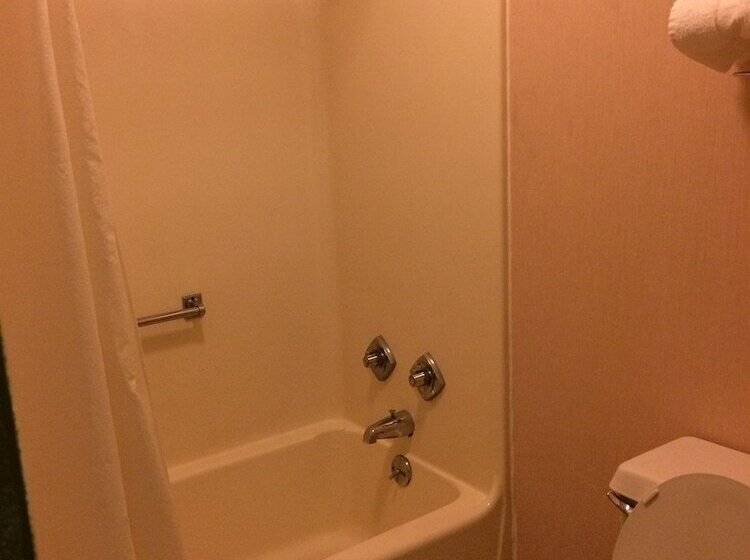Номер Стандарт 2 Двуспальные Кровати, Econo Lodge