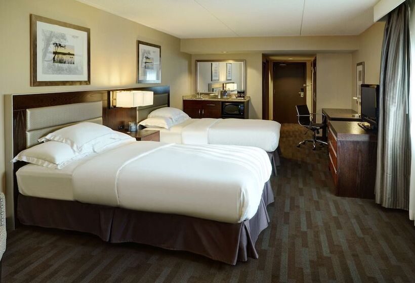 스탠다드 룸 더블 침대 2개, Hilton Winnipeg Airport Suites