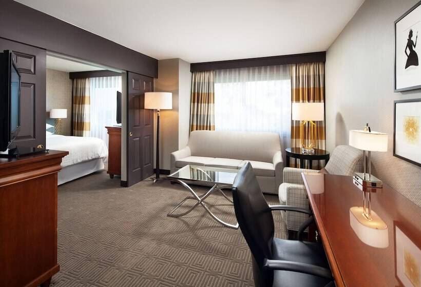Номер Стандарт, Sheraton Fairplex Suites & Conference Center