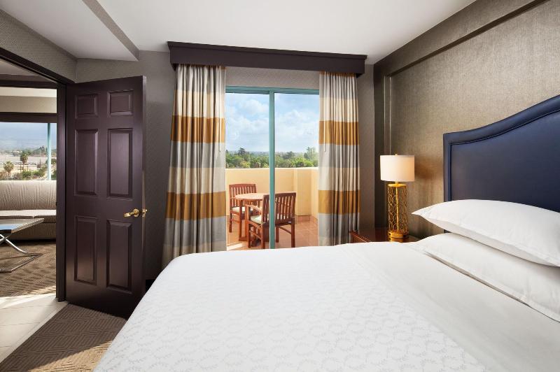 Стандартный Номер Кровать Кинг, Sheraton Fairplex Suites & Conference Center