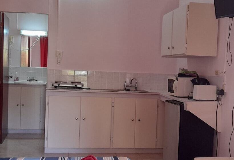 استودیوی استاندارد, Angler Apartments