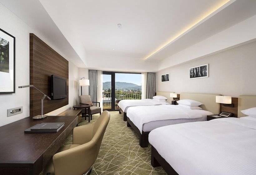 اتاق لوکس سه تخته, Hilton Gyeongju