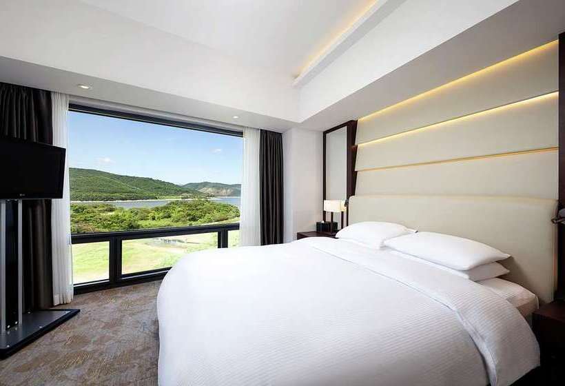 اتاق اجرایی با تخت بزرگ, Hilton Gyeongju