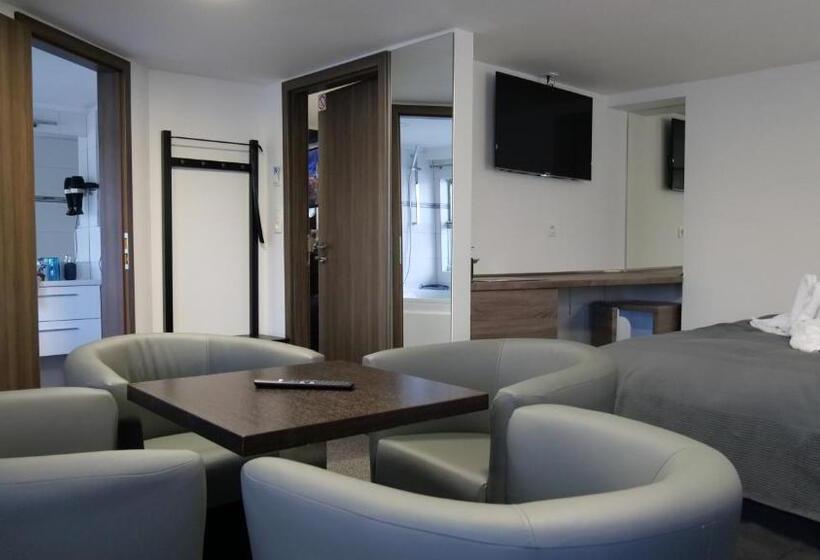 سوئیت جونیور با تراس, Botel Gracia