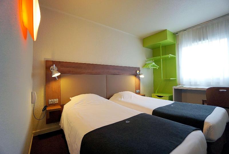 Четырехместный Номер Стандарт, Campanile Paris Ouest Chaville